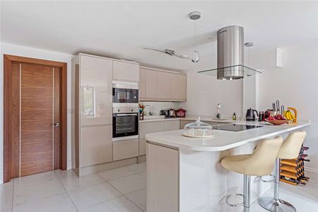 Fabulous four-bedroom detached barn conversion with superb countryside views - Photo 2