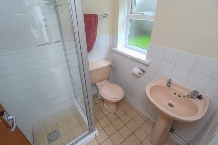 1 bedroom in a house share to rent - Photo 5