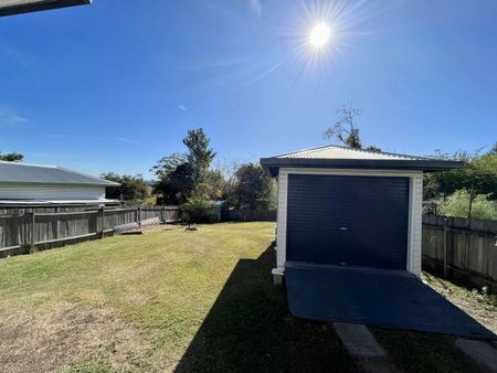 HILLTOP NEIGHBOURHOOD, CLOSE TO SCHOOLS - Photo 3