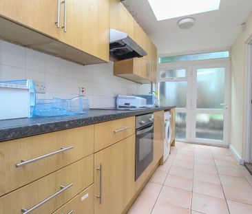 1 bedroom in a house share to rent - Photo 3