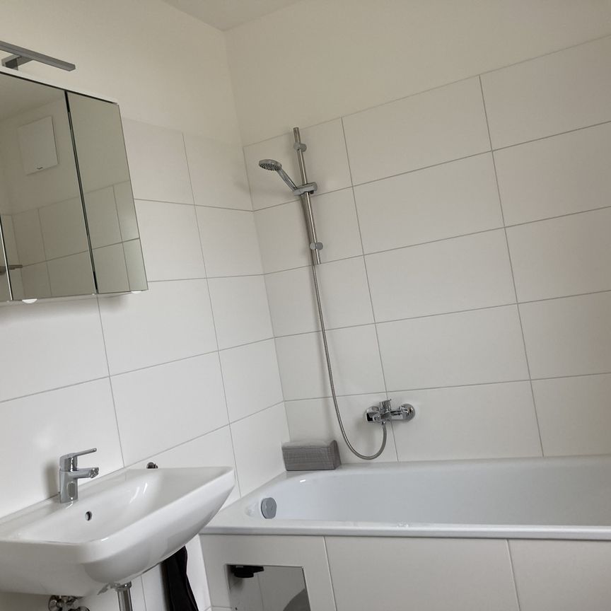 Helle Wohnung mit Küche und Garagenplatz. - Photo 1