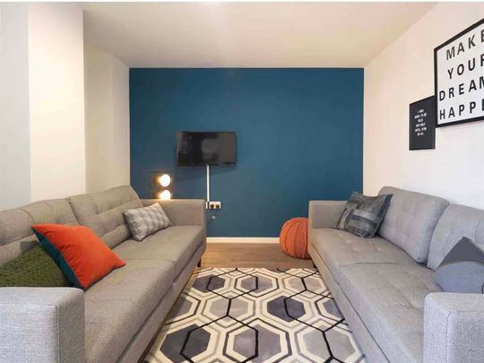 Bronze Studio - Photo 1