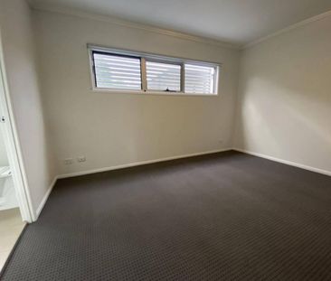 Easy Living - Photo 2