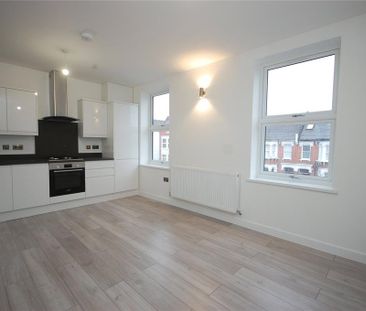 2 bedroom maisonette to rent - Photo 4