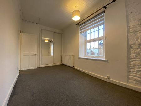 2 bedroom end of terrace house to rent - Photo 3