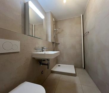 Bel appartement de 2.5 pièces entièrement rénové au rez-de-chaussée - Photo 5