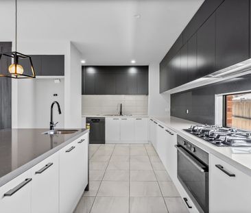 Stylish Double-Storey Family Home in a Prime Location - Photo 1