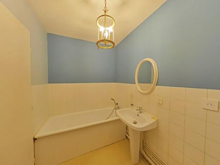 Location Appartement 3 pièces 68m² ROMANS SUR ISERE 26100 - Photo 5