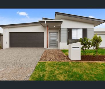 Modern 4-Bedroom Home with Media Room & Air Conditioning - Photo 3