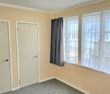 Cosy, Comfort, Convenience only at Cleland Street - Photo 3