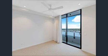 Luxury Beachside High- Level 3-Bedroom Apartment with Ocean Views - Photo 2