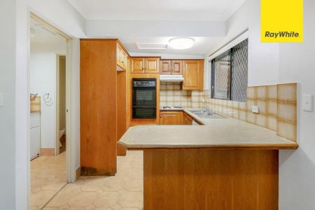 THREE BEDROOM TOWNHOUSE WITH DOUBLE LOCK-UP GARAGE - Photo 2