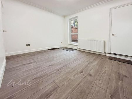 2 bedroom end of terrace house to rent - Photo 3