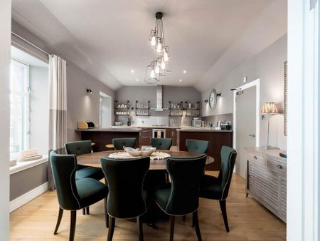 3 bedroom flat to rent - Photo 4