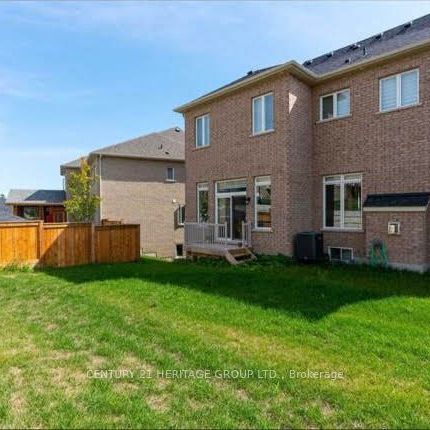 Detached Home For Lease | N8142492 - Photo 2