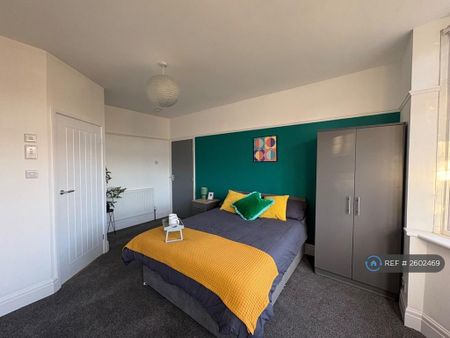 1 bedroom in a house share to rent - Photo 2