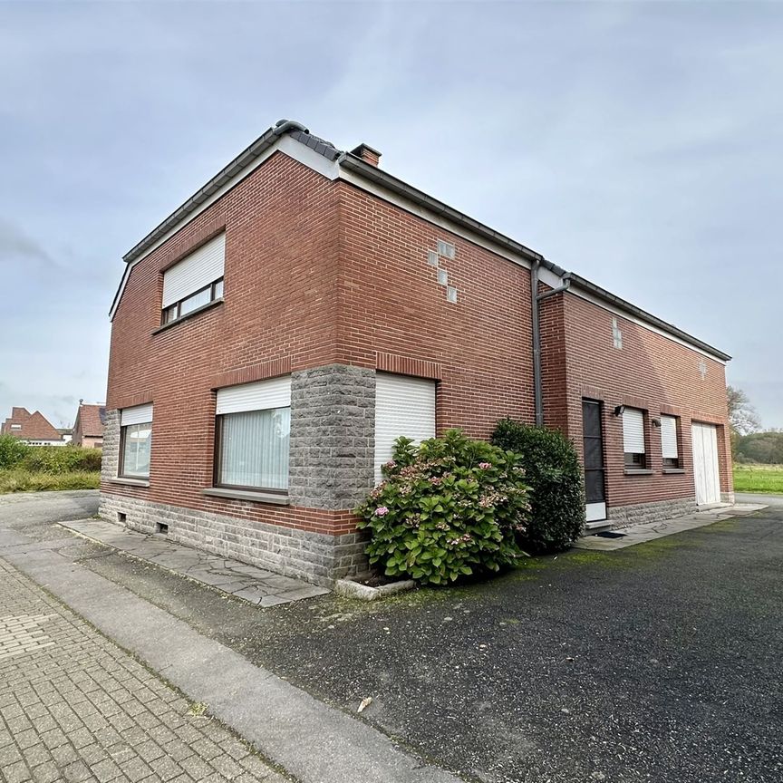 Ruime 5 slaapkamer woning op een perceel van 14a 10ca - Foto 1