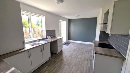 2 bedroom semi-detached house to rent - Photo 2