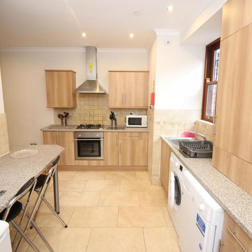 5 bedroom Student Terraced House to rent in Swinburn Place, Newcastle upon Tyne, Tyne and Wear, Ne4 - Photo 1