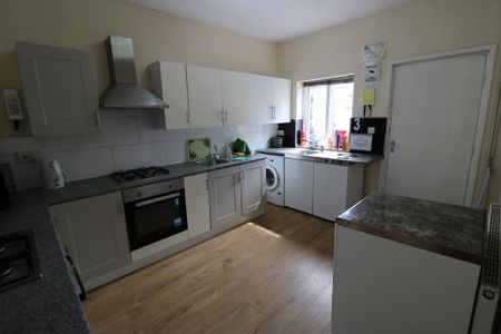 1 bedroom in a house share to rent - Photo 5