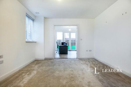 4 bedroom detached house to rent - Photo 2