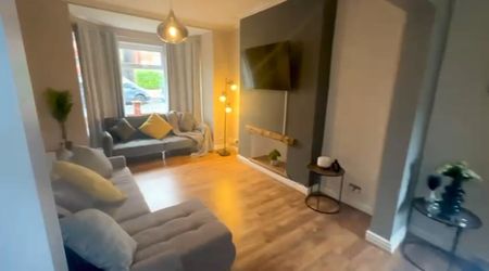 3 Bed Detached House, Gloucester Road, M6 - Photo 2