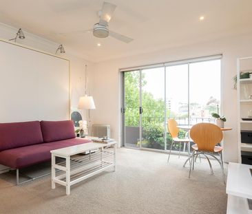 Stylish Furnished STUDIO in Prime Location - Photo 2
