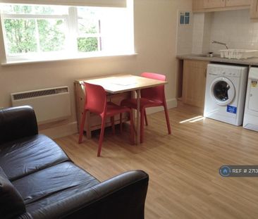 3 bedroom flat to rent - Photo 3