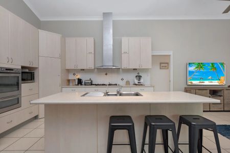 Quiet Cul-de-Sac Living with Room for Everyone - Photo 4