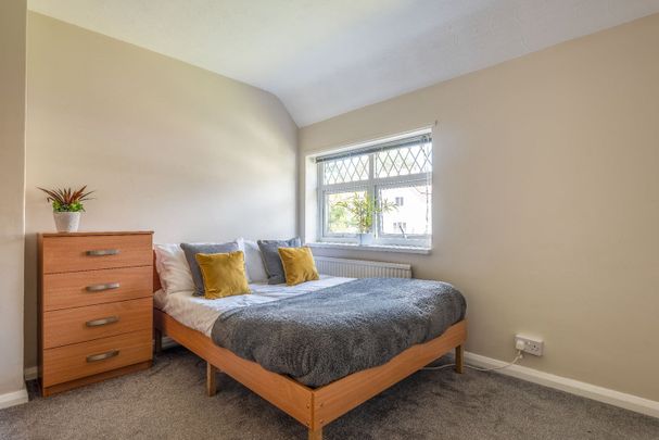 5 Bed Semi-Detached House, Hillside, BN2 - Photo 1