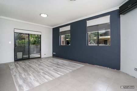 Modern Ground Floor Apartment with Spacious Courtyard - Photo 4