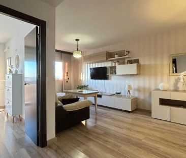 Piso de alquiler en C. Álamos, Residencial Triana - Barrio Alto - Photo 1