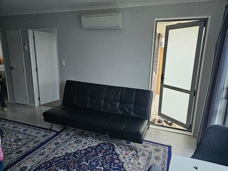 Cozy 2-Bedroom Haven: Furnished & Self-Contained - Photo 2