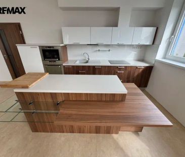 Moderní byt 2+kk se šatnou a garážovým stáním, 65,2 m - Fotografie 3