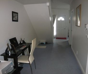Spacious double storey three bedroom townhouse - Photo 3