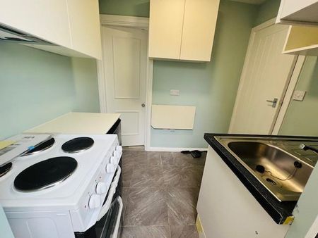 Studio to rent - Photo 3