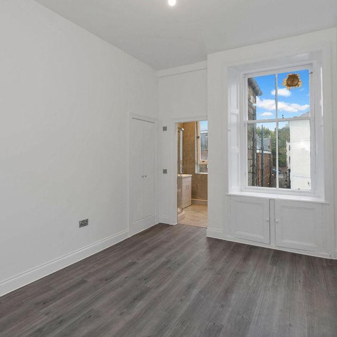 3 bedroom flat to rent - Photo 1