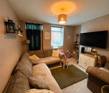 2 bed Terraced - To Let - Photo 4