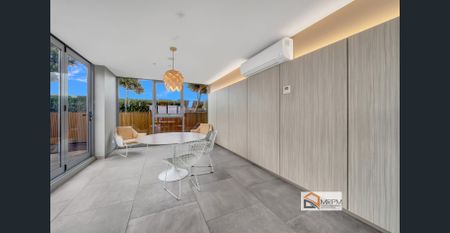 Stunning 16th floor apartment with City Views - Photo 2