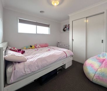 Contemporary Family Living in Mayfield Estate - Photo 2