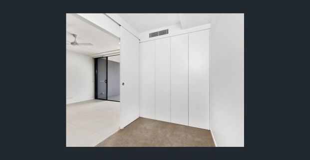 Light, Spacious & Stylish One-Bedroom Unit in Prime Location - Photo 1