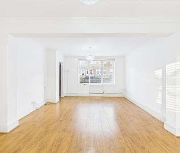 Arrowsmith Road, Chigwell, Essex, IG7 - Photo 3