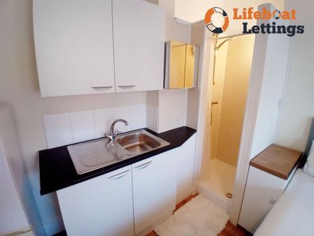 1 bedroom in a house share to rent - Photo 5