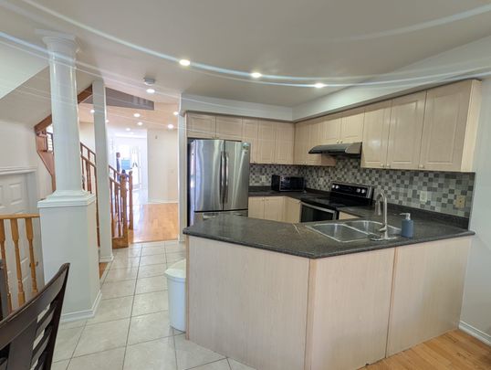 For Lease - 555 Garden Walk Unit# Upper, Mississauga, Ontario - Photo 1