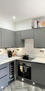 1 bedroom in a flat share to rent - Photo 3