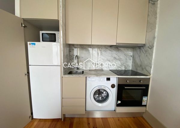 Apartamento T0+1 para arrendamento na Rua Santa Catarina, Porto