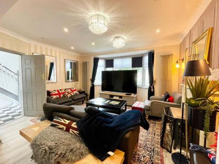 4 bedroom semi-detached house to rent - Photo 2