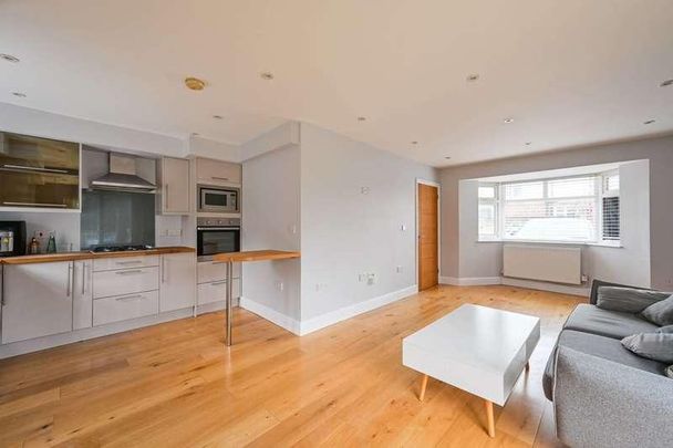 Clavering Road, Aldersbrook, E12 - Photo 1