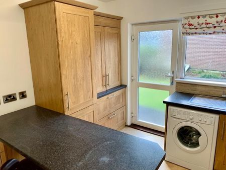 18 Carolhill Road, Glengormley, BT36 7AF - Photo 5