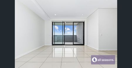 Super Spacious Top-Floor APT In A Prime Location,6 Months lease Only - Photo 2